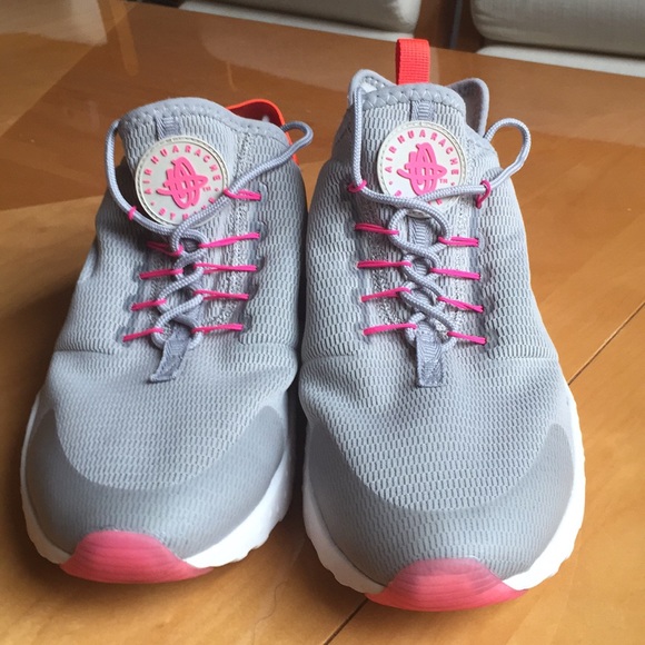 Nike - Picture 2 of 3